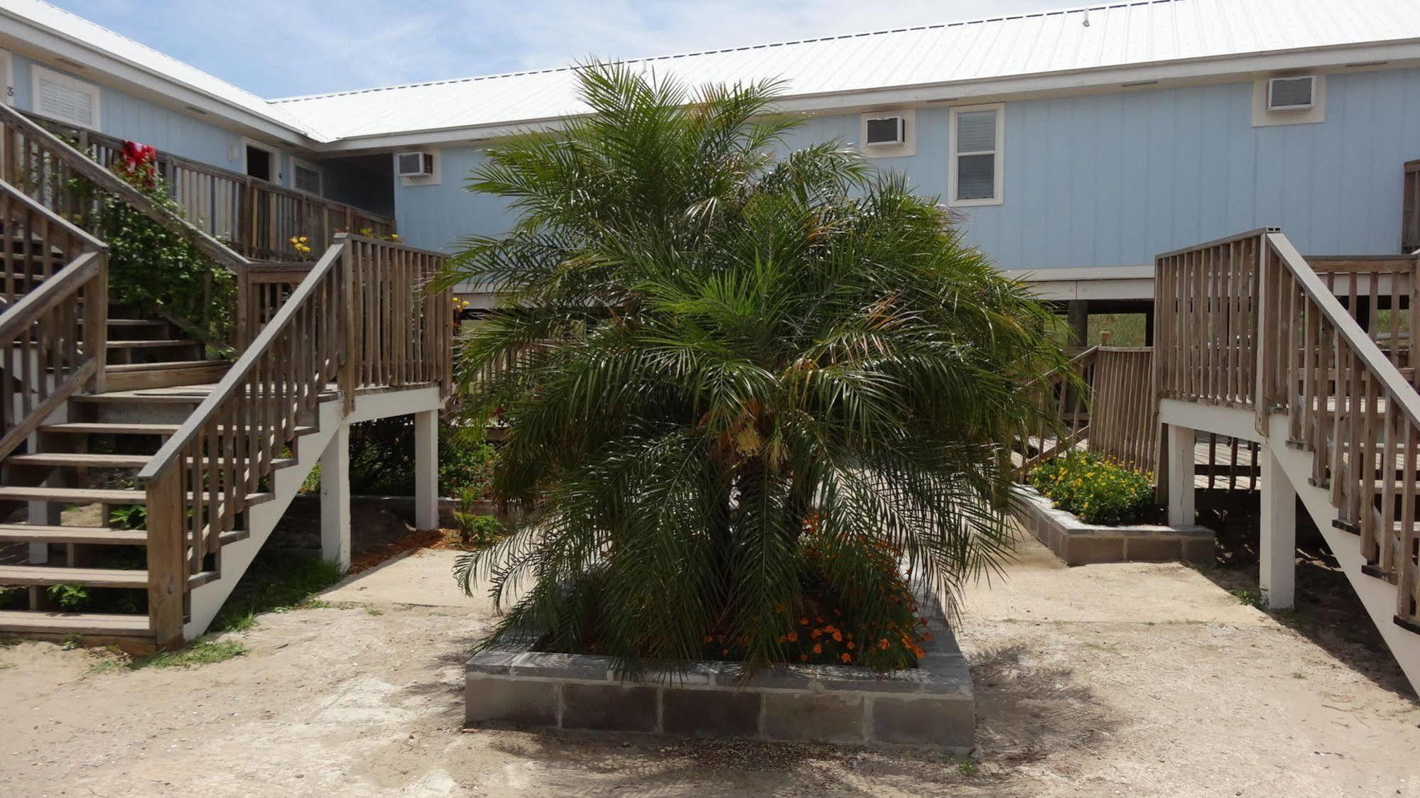 Blue Dolphin Inn And Cottages Grand Isle Exterior photo